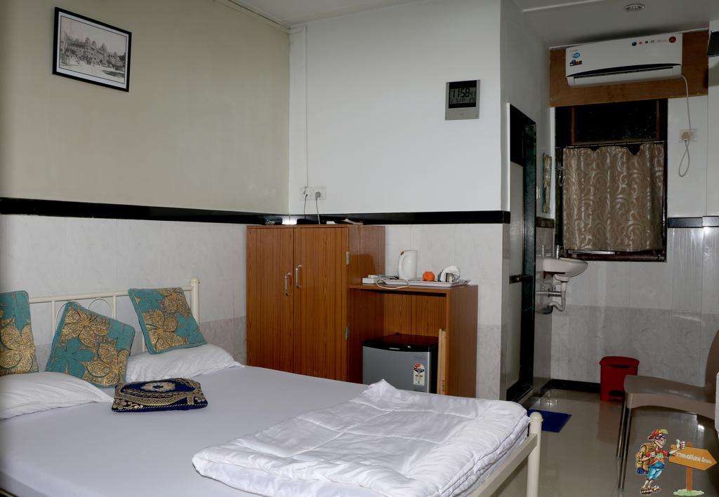Traveller'S Inn Hotel - Fort Bombaim Exterior foto